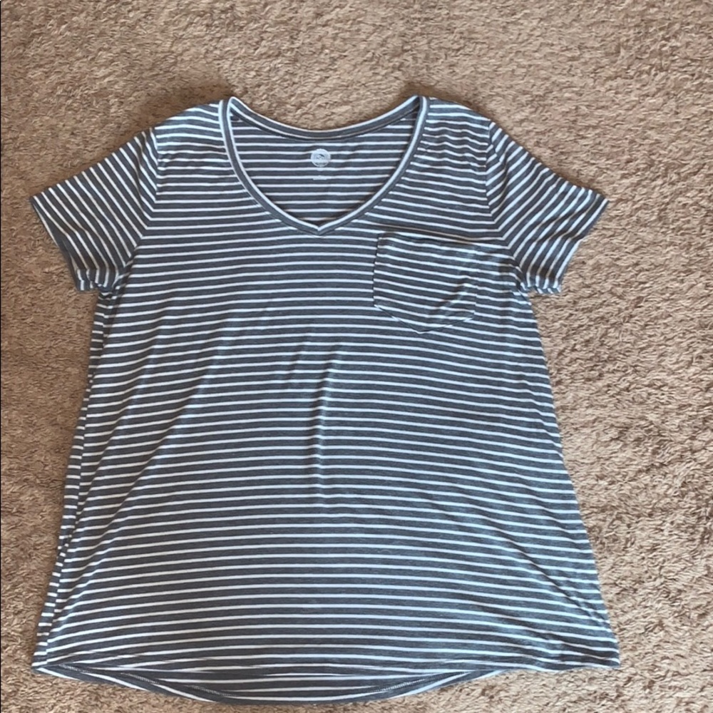 Grey/white flowy shirt